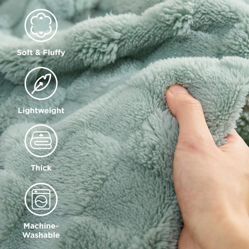 Bedsure Sage Green Fleece Blanket for Couch - Checkered Throw Blanket for Women, Cute Soft Cozy Throw for Girls, 50x60 Inches - Image 3