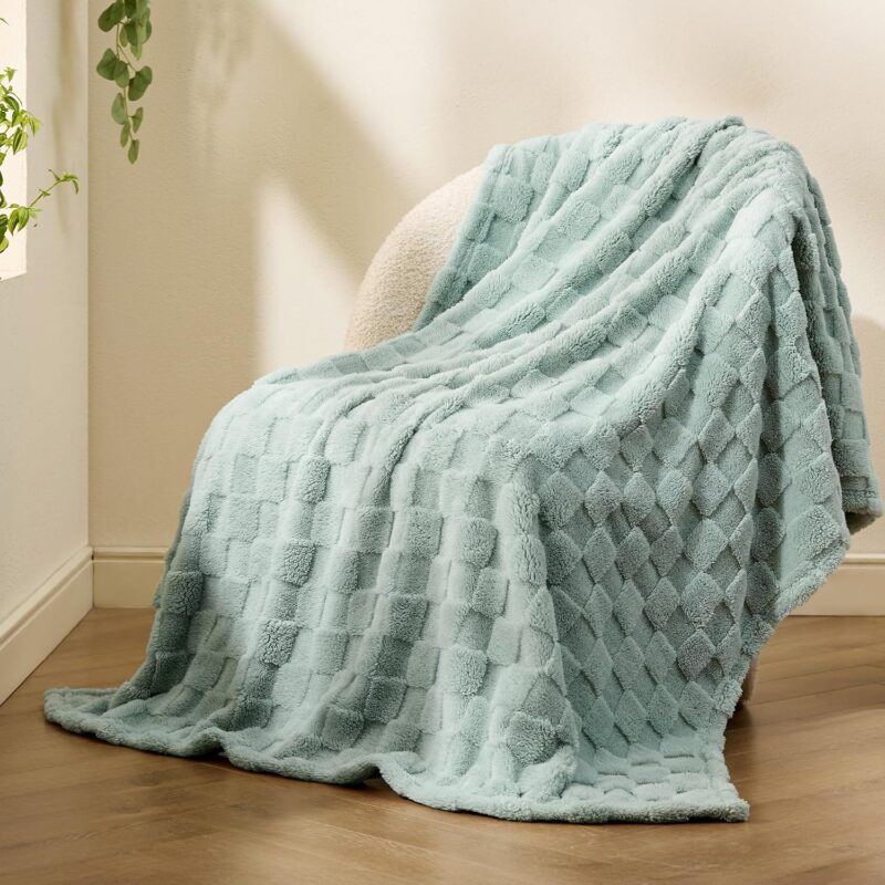 Bedsure Sage Green Fleece Blanket for Couch - Checkered Throw Blanket for Women, Cute Soft Cozy Throw for Girls, 50x60 Inches - Image 7