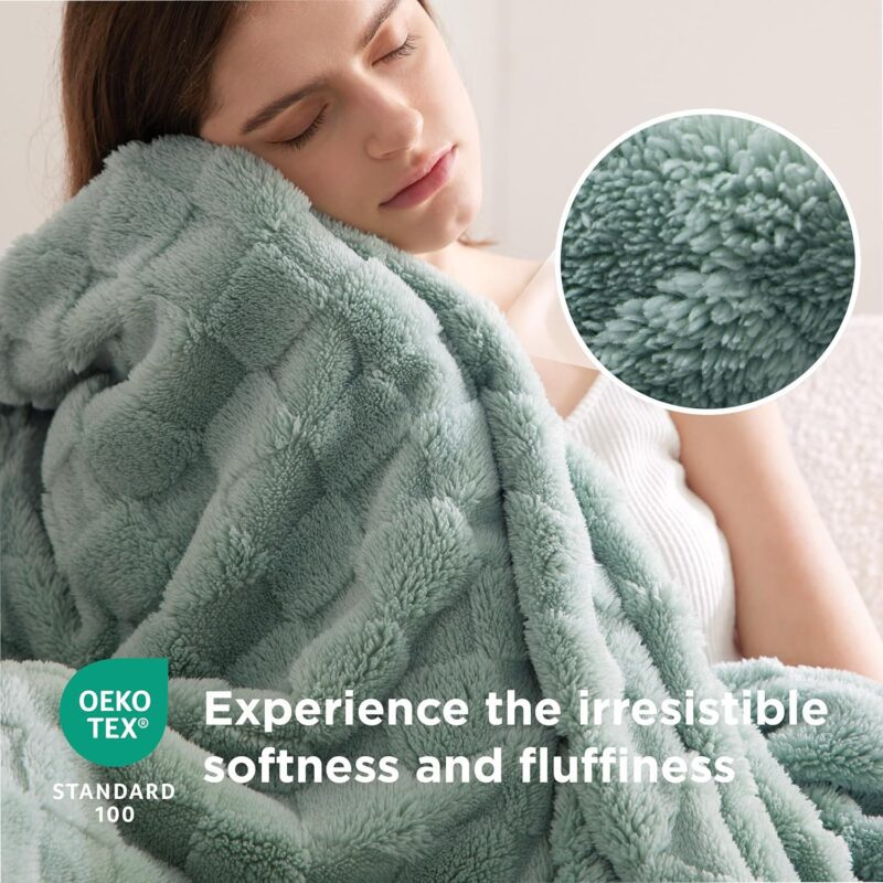 Bedsure Sage Green Fleece Blanket for Couch - Checkered Throw Blanket for Women, Cute Soft Cozy Throw for Girls, 50x60 Inches - Image 4